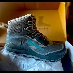 Women 8.5 waterproof Altra lone peak all-wthr mid, Grey/Green, NIB.